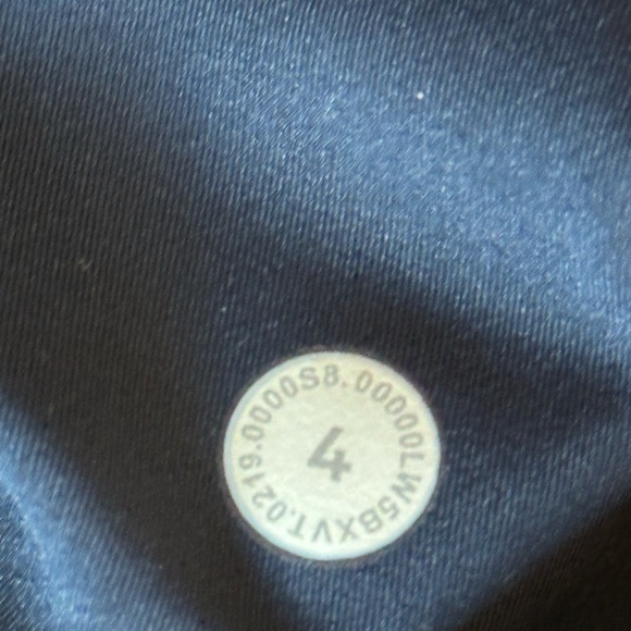 Lululemon Fast & Free Tight *Tall Non-Reflective 31"
True Navy size 4 VGUC - Picture 9 of 12